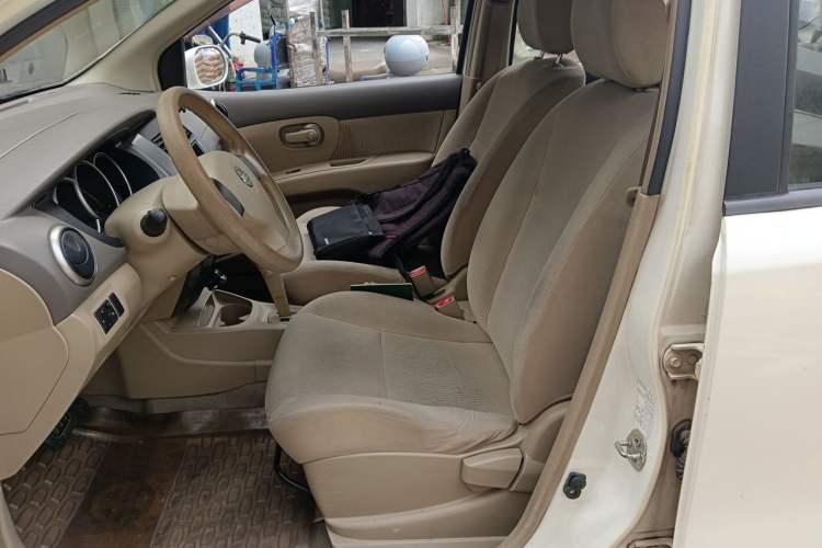 Used Nissan Livina 2010 Jingyue Edition 1.6L Automatic Supercharged Model Left Front Seat