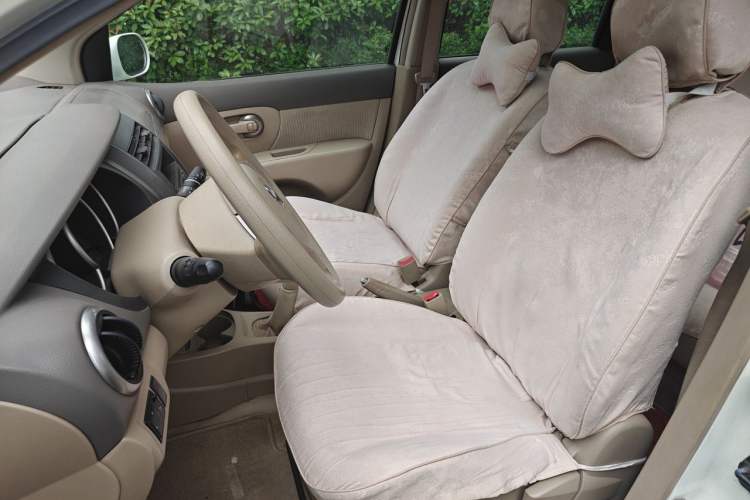 Used Nissan Livina 2010 Jingyue Edition 1.6L Manual Supercharged Model Left Front Seat