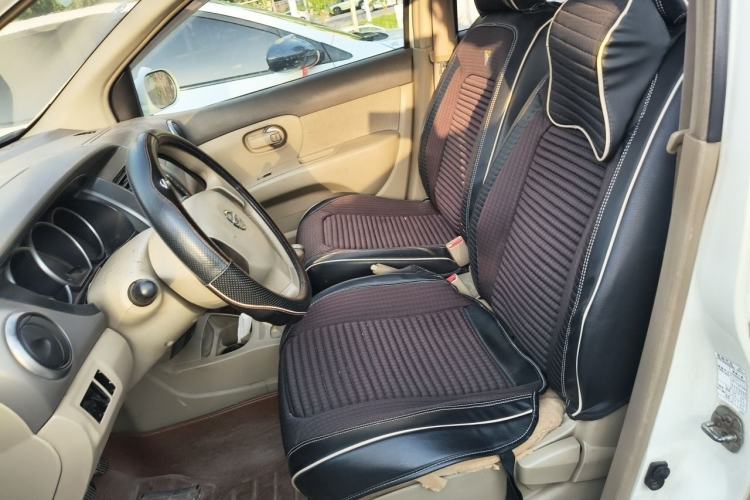 Used Nissan Livina 2010 Jingyue Edition 1.6L Manual Supercharged Model Left Front Seat
