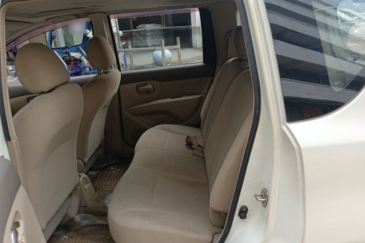 Used Nissan Livina 2010 Jingyue Edition 1.6L Automatic Supercharged Model Left Rear Seat