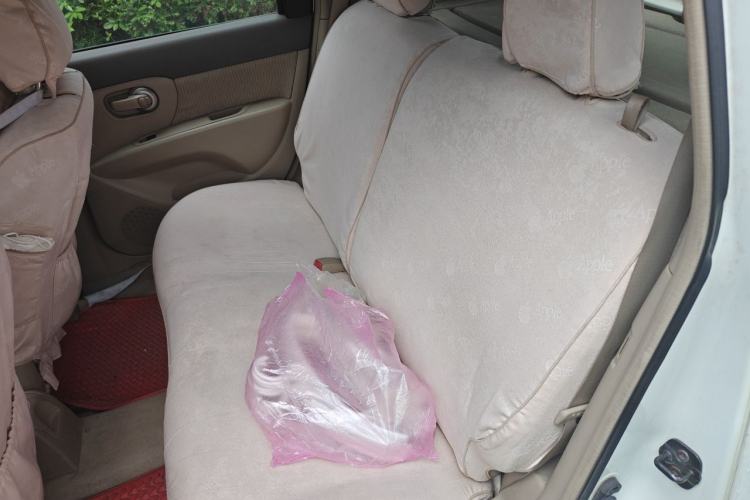 Used Nissan Livina 2010 Jingyue Edition 1.6L Manual Supercharged Model Left Rear Seat