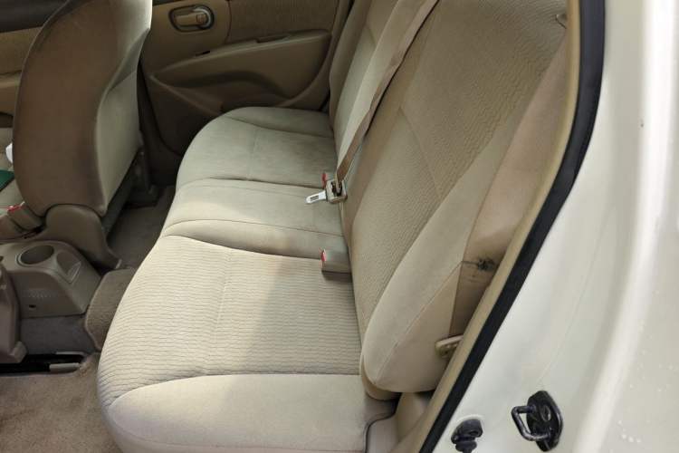 Used Nissan Livina 2010 Jingyue Edition 1.6L Automatic All-in-One Model Left Rear Seat