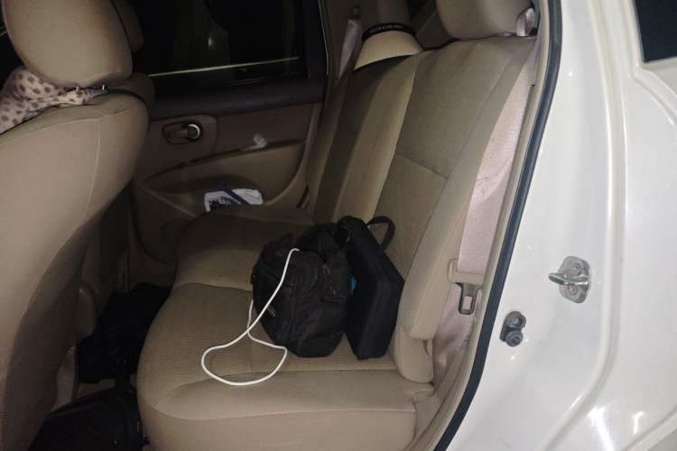 Used Nissan Livina 2010 Jingyue Edition 1.6L Automatic Supercharged Model Left Rear Seat
