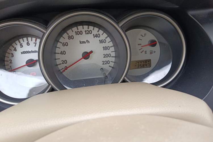 Used Nissan Livina 2010 Jingyue Edition 1.6L Automatic Supercharged Model Odometer Close Up