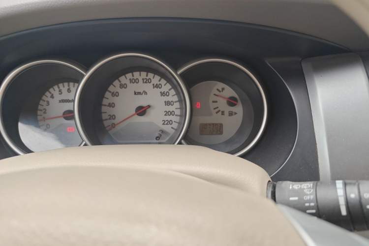 Used Nissan Livina 2010 Jingyue Edition 1.6L Manual Supercharged Model Odometer Close Up