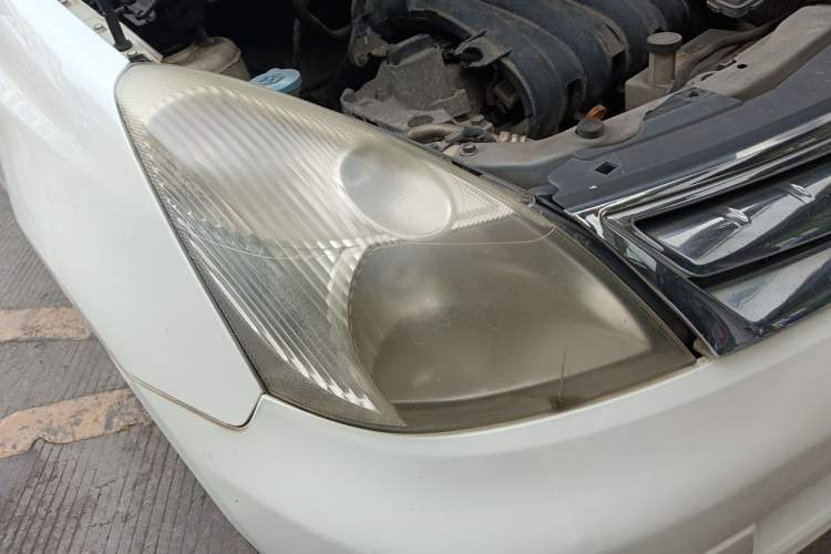 Used Nissan Livina 2010 Jingyue Edition 1.6L Automatic Supercharged Model Right Front Headlight