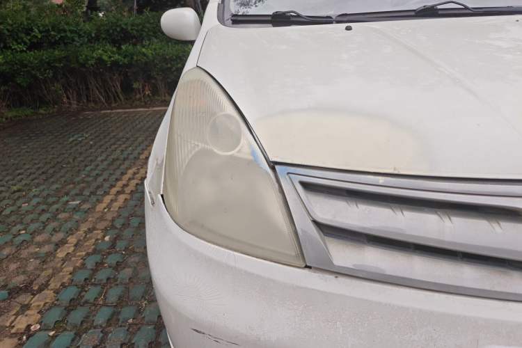 Used Nissan Livina 2010 Jingyue Edition 1.6L Manual Supercharged Model Right Front Headlight