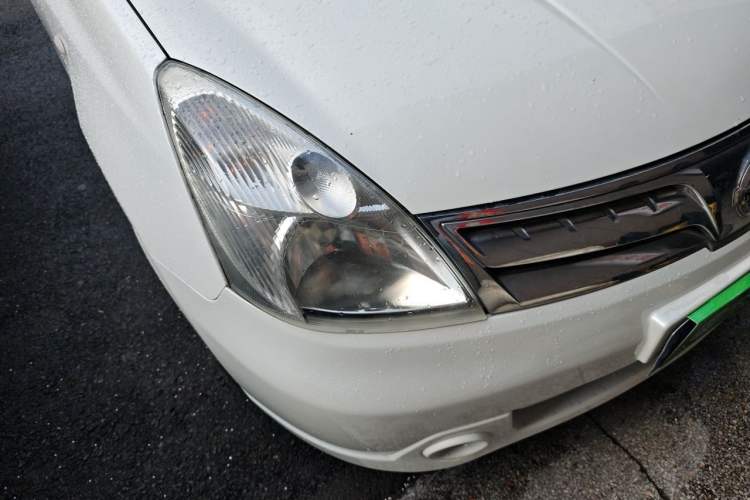 Used Nissan Livina 2010 Jingyue Edition 1.6L Automatic All-in-One Model Right Front Headlight