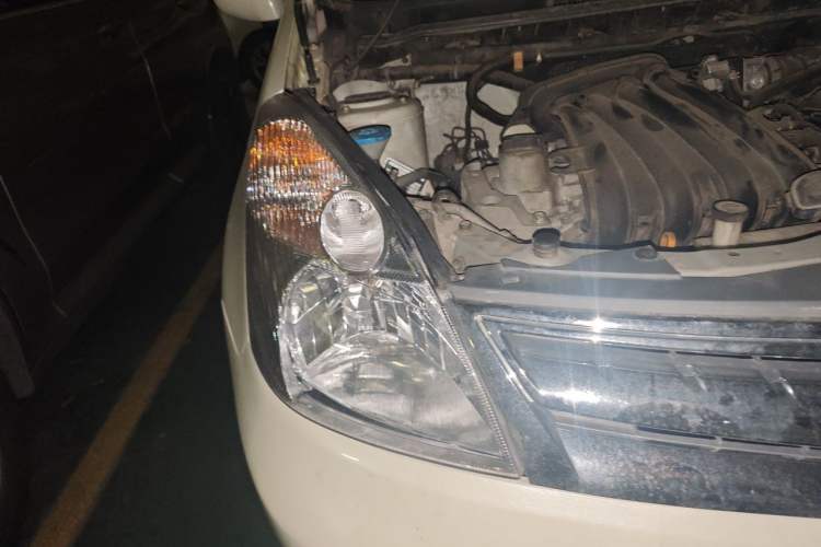 Used Nissan Livina 2010 Jingyue Edition 1.6L Automatic Supercharged Model Right Front Headlight