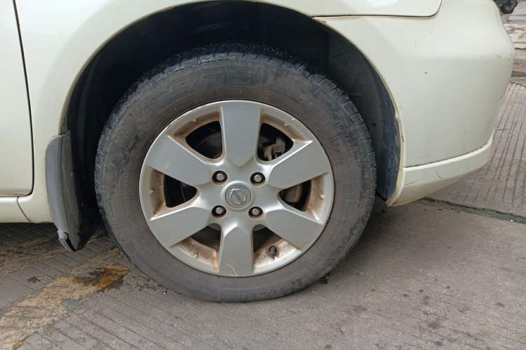 Used Nissan Livina 2010 Jingyue Edition 1.6L Automatic Supercharged Model Right Front Wheel Hub