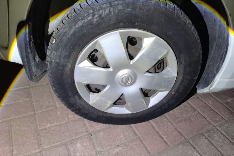 Used Nissan Livina 2010 Jingyue Edition 1.6L Manual All-Around Model Right Front Wheel Hub