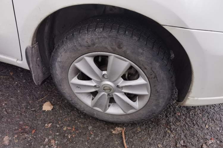 Used Nissan Livina 2010 Jingyue Edition 1.6L Manual All-Around Model Right Front Wheel Hub