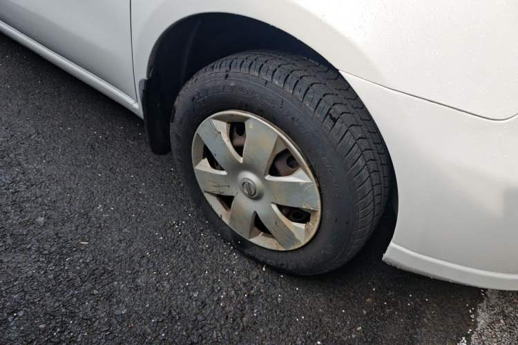 Used Nissan Livina 2010 Jingyue Edition 1.6L Automatic All-in-One Model Right Front Wheel Hub
