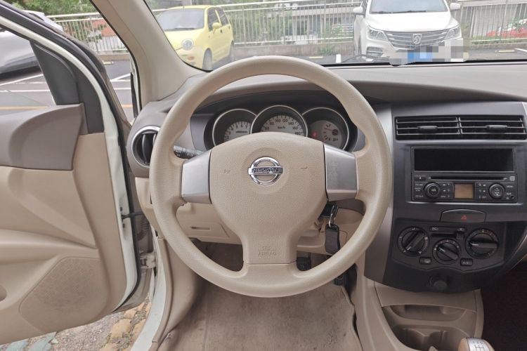 Used Nissan Livina 2010 Jingyue Edition 1.6L Manual Supercharged Model Steering Wheel