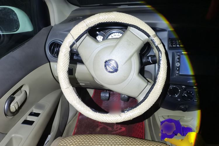 Used Nissan Livina 2010 Jingyue Edition 1.6L Manual All-Around Model Steering Wheel