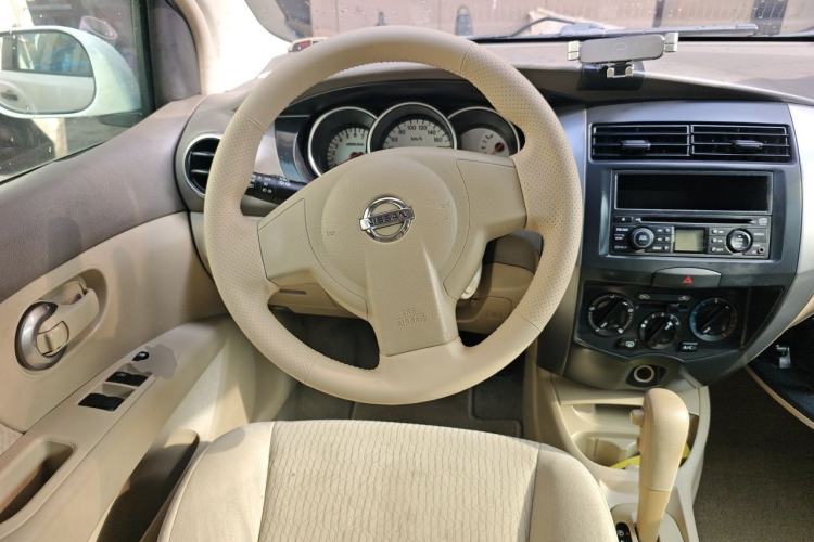 Used Nissan Livina 2010 Jingyue Edition 1.6L Automatic All-in-One Model Steering Wheel