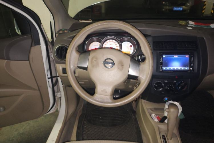 Used Nissan Livina 2010 Jingyue Edition 1.6L Automatic Supercharged Model Steering Wheel
