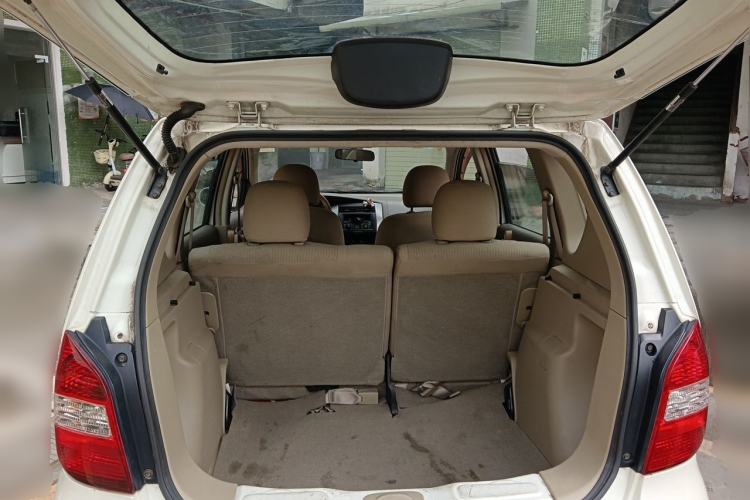 Used Nissan Livina 2010 Jingyue Edition 1.6L Automatic Supercharged Model Trunk