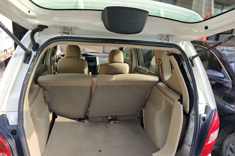 Used Nissan Livina 2010 Jingyue Edition 1.6L Automatic All-in-One Model Trunk