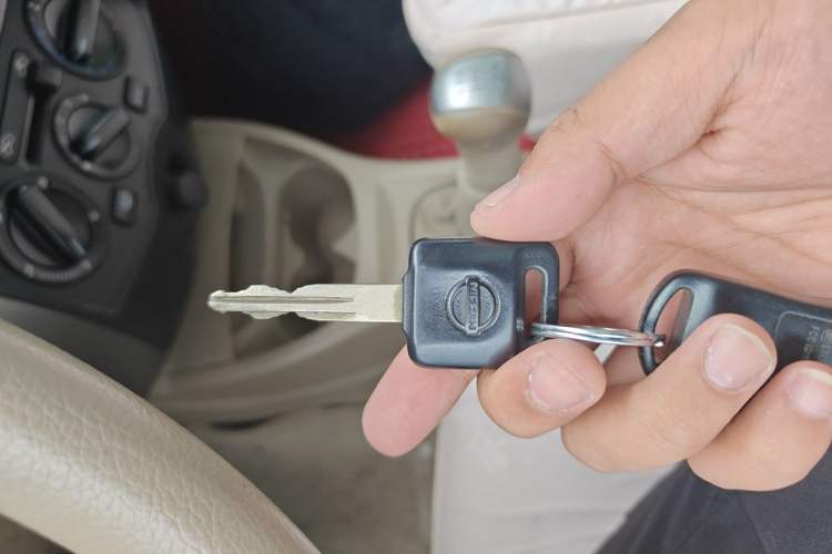 Used Nissan Livina 2010 Jingyue Edition 1.6L Manual Supercharged Model Vehicle Key