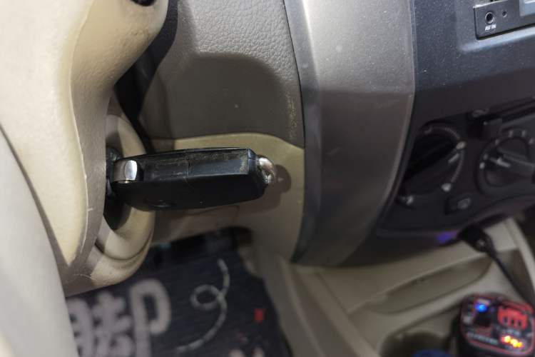 Used Nissan Livina 2010 Jingyue Edition 1.6L Manual All-Around Model Vehicle Key