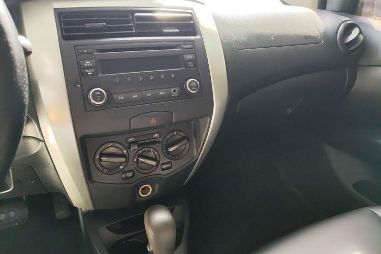 Used Nissan Livina 2013 1.6XE CVT Comfort Edition Audio And AC Panel