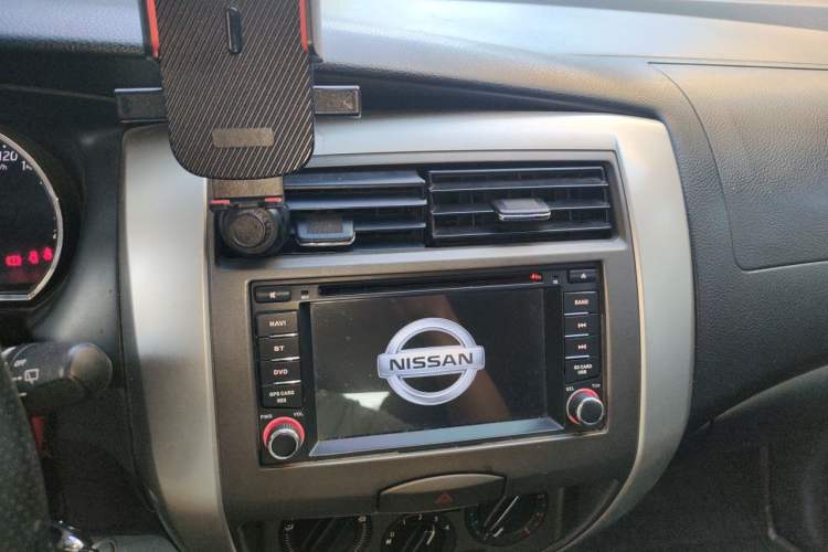 Used Nissan Livina 2013 Jingrui 1.6XL Manual Comfort Edition Audio And AC Panel