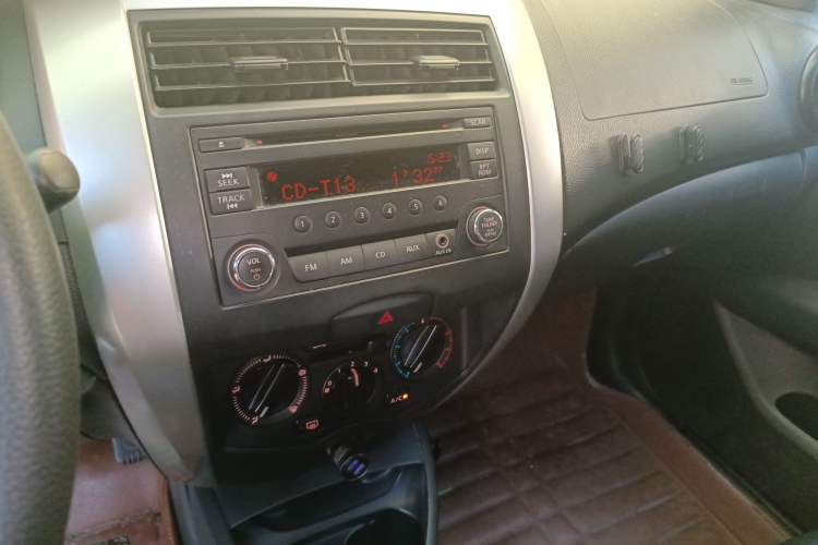 Used Nissan Livina 2013 1.6XE Manual Comfort Edition Audio And AC Panel