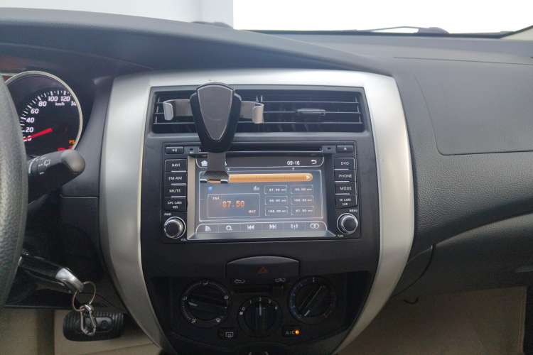Used Nissan Livina 2013 1.6XL CVT Luxury Edition Audio And AC Panel