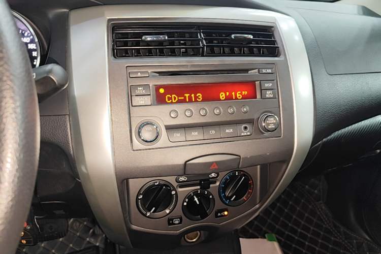 Used Nissan Livina 2013 Jinrui 1.6XL CVT Comfort Edition Audio And AC Panel