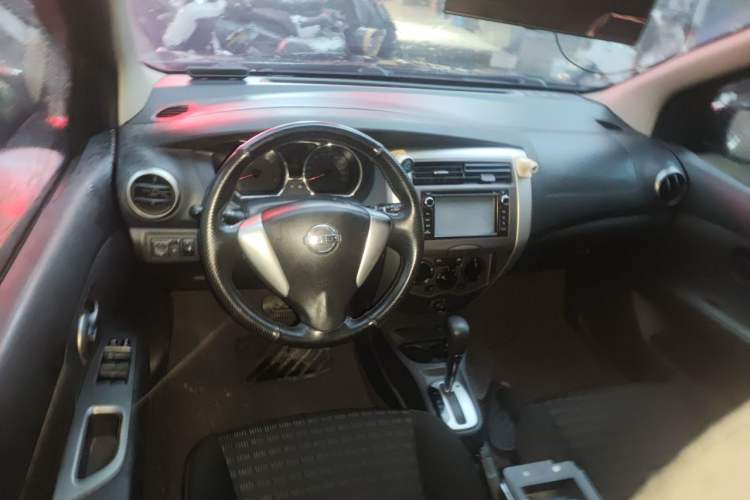 Used Nissan Livina 2013 Jinrui 1.6XL CVT Comfort Edition Center Console
