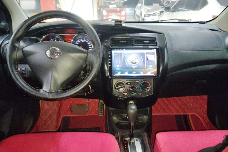 Used Nissan Livina 2013 1.6XE CVT Comfort Edition Center Console