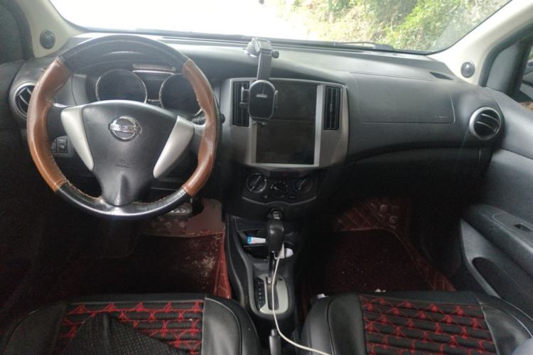 Used Nissan Livina 2013 1.6XL CVT Luxury Edition Center Console