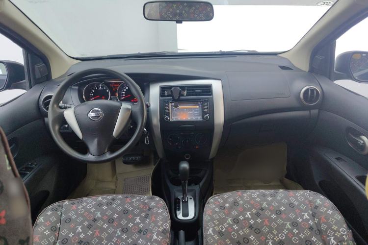 Used Nissan Livina 2013 1.6XL CVT Luxury Edition Center Console