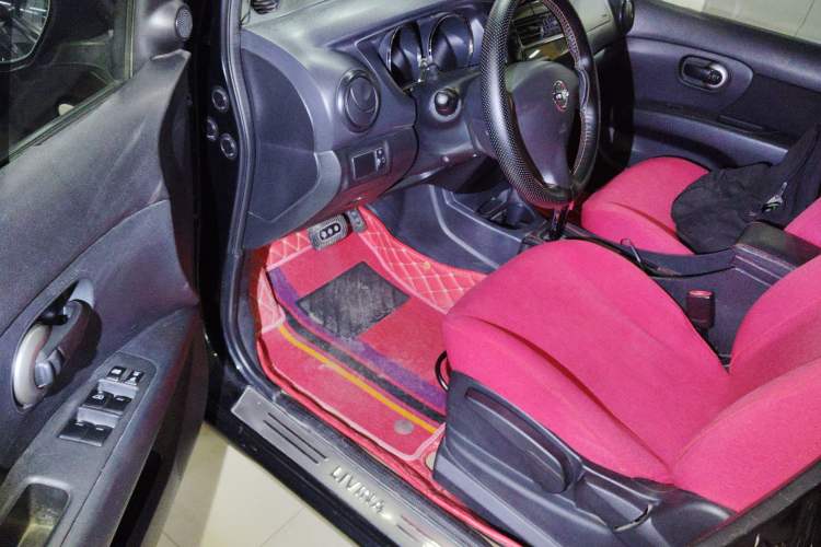 Used Nissan Livina 2013 1.6XE CVT Comfort Edition Driver Seat