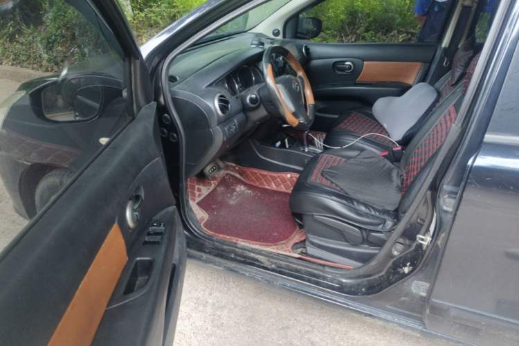 Used Nissan Livina 2013 1.6XL CVT Luxury Edition Driver Seat