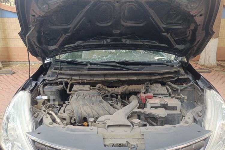 Used Nissan Livina 2013 Jingrui 1.6XL Manual Comfort Edition Engine Bay