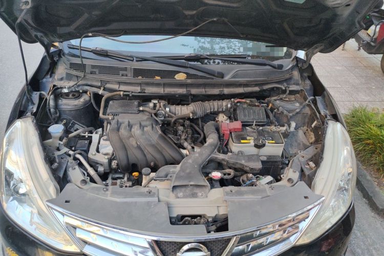 Used Nissan Livina 2013 Jingrui 1.6XL Manual Comfort Edition Engine Bay