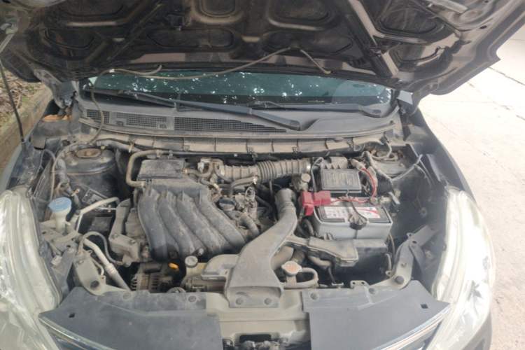Used Nissan Livina 2013 1.6XL CVT Luxury Edition Engine Bay