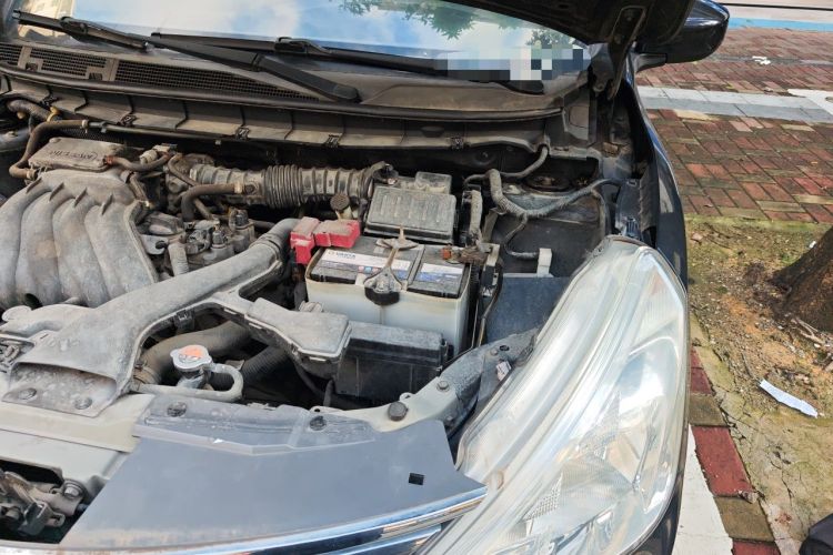 Used Nissan Livina 2013 1.6XE Manual Comfort Edition Engine Bay Left