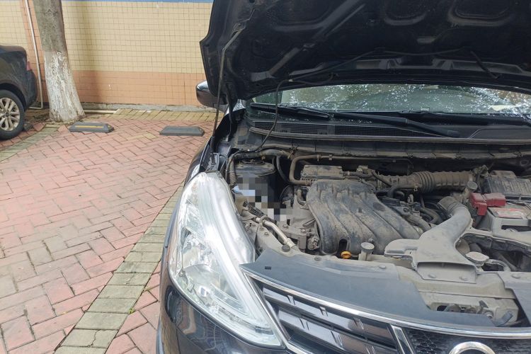 Used Nissan Livina 2013 Jingrui 1.6XL Manual Comfort Edition Engine Bay Right