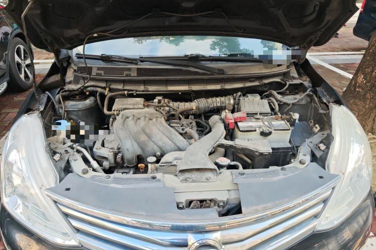 Used Nissan Livina 2013 1.6XE Manual Comfort Edition Engine Bay