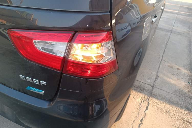 Used Nissan Livina 2013 1.6XE Manual Comfort Edition Exterior 6