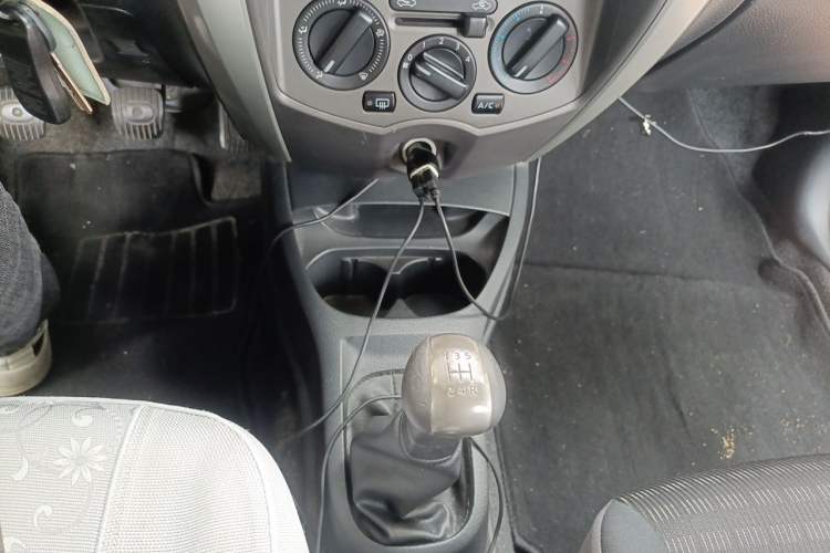 Used Nissan Livina 2013 Jingrui 1.6XL Manual Comfort Edition Gear Lever