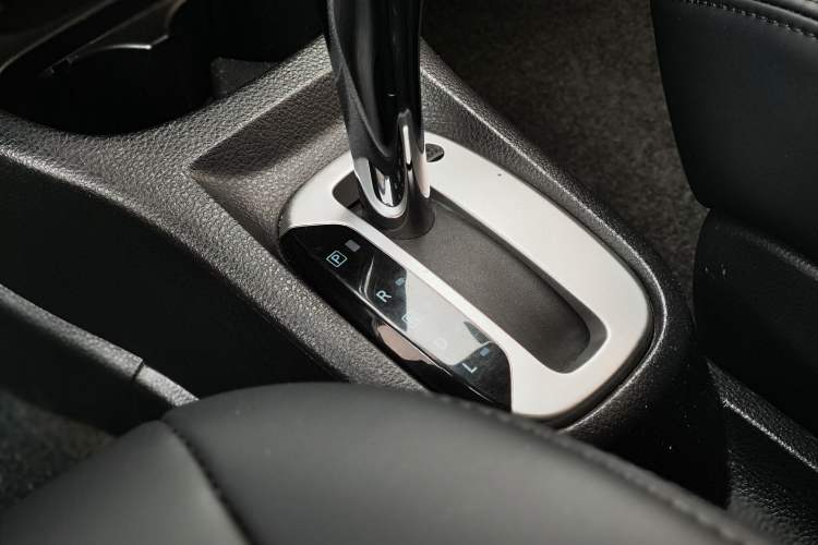 Used Nissan Livina 2013 1.6XE CVT Comfort Edition Gear Lever