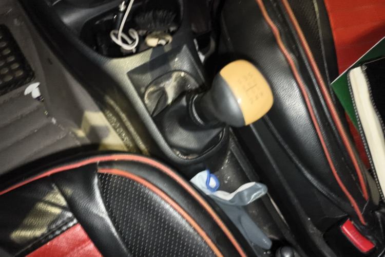 Used Nissan Livina 2013 1.6XE Manual Comfort Edition Gear Lever