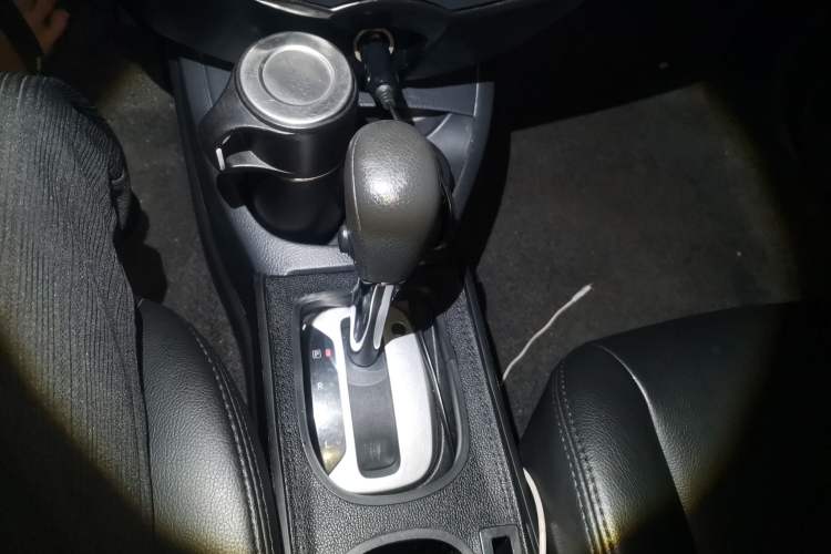 Used Nissan Livina 2013 1.6XE CVT Comfort Edition Gear Lever