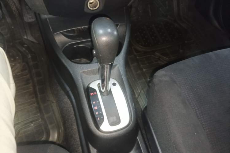Used Nissan Livina 2013 1.6XE CVT Comfort Edition Gear Lever