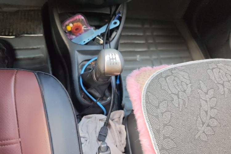 Used Nissan Livina 2013 1.6XE Manual Comfort Edition Gear Lever