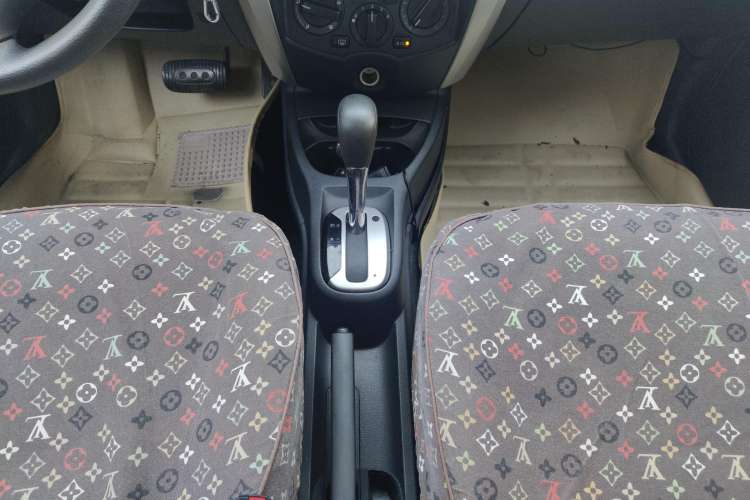 Used Nissan Livina 2013 1.6XL CVT Luxury Edition Gear Lever